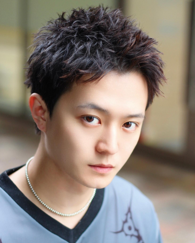 スパイキーショートアップバングツーブロック